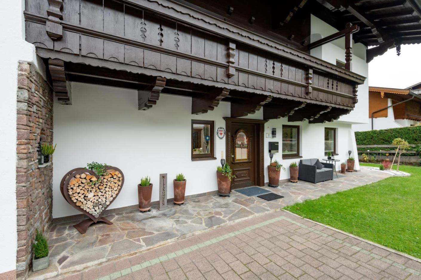 Haus Schroll Apartment Ried im Zillertal Exterior photo
